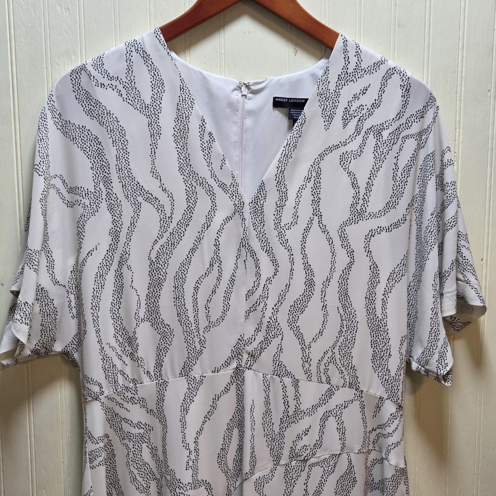 Maggy London Dress Womens 12 White Animal Print V Neck Flutter Fit & Flare Midi